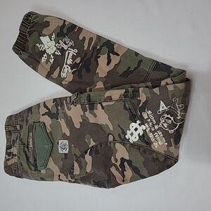 Hustle Gang camo art cargo